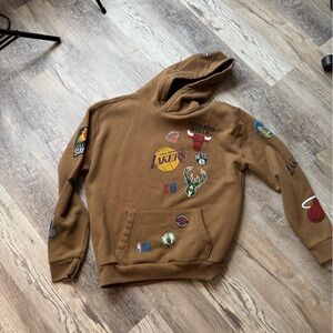 Hollister Men's Brown Hoodie with Sports Logos